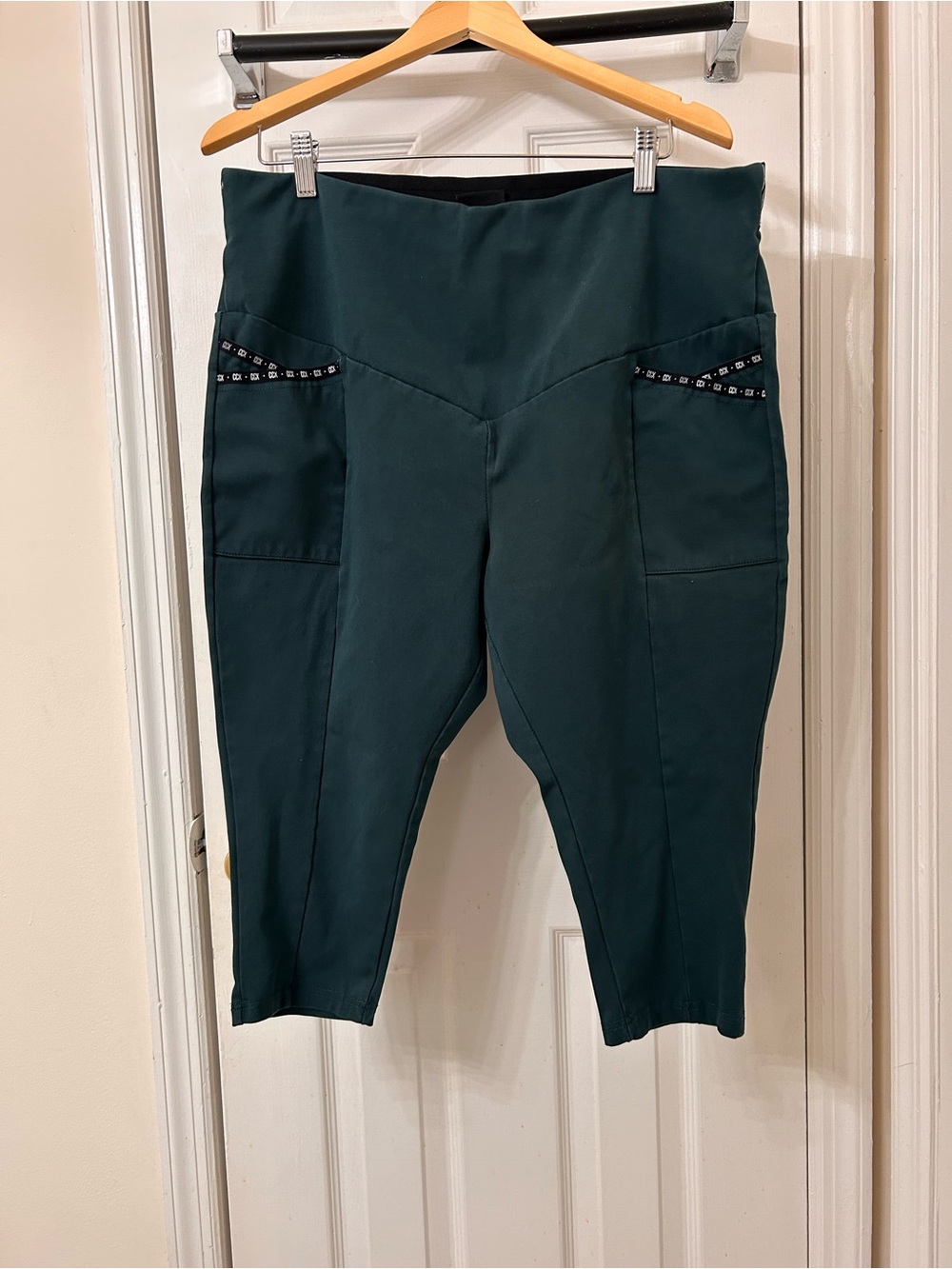 New City Chic Plus Size Evergreen Pull-On Capri Exercise Compression Pants